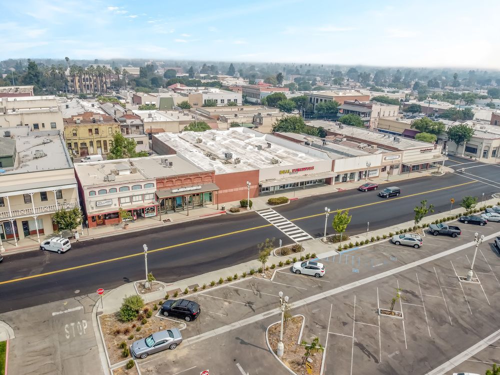 NNN Leased Retail Building - Ideal Furniture Gallery: 116 W 6th St, Hanford, CA 93230